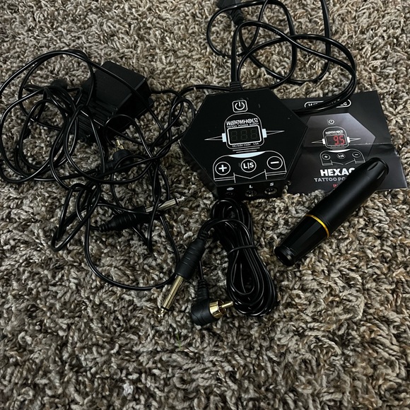 Tattoo Kit with Ink Set and Guide - Picture 10 of 10